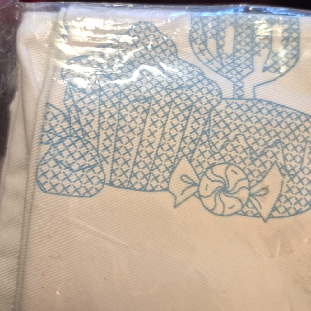 Apron Stamped cross stitch embroidery What happens at Grandma's... - Picture 3 of 6